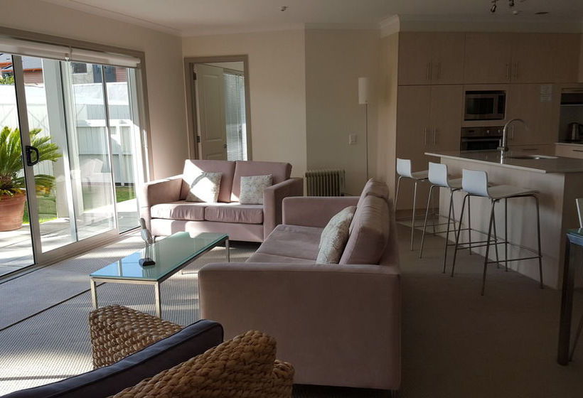 Crowsnest Apartments 6