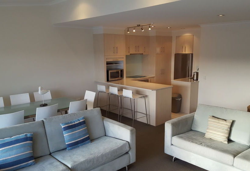 Crowsnest Apartments 7