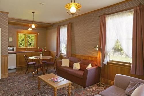 Settlers Cottage Motel 1