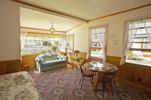 Settlers Cottage Motel 2