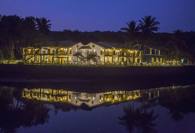 Acron Waterfront Resort 4