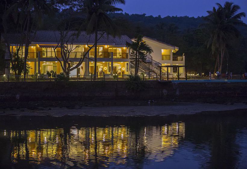 Acron Waterfront Resort 6