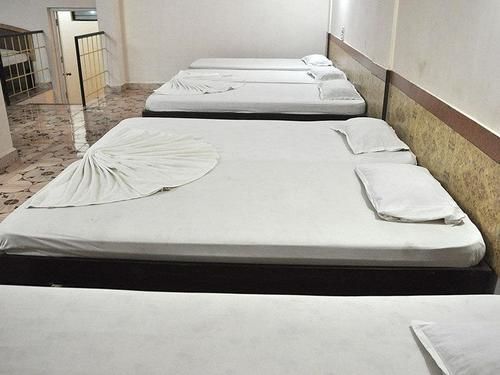 Hotel Picnic Plaza 13