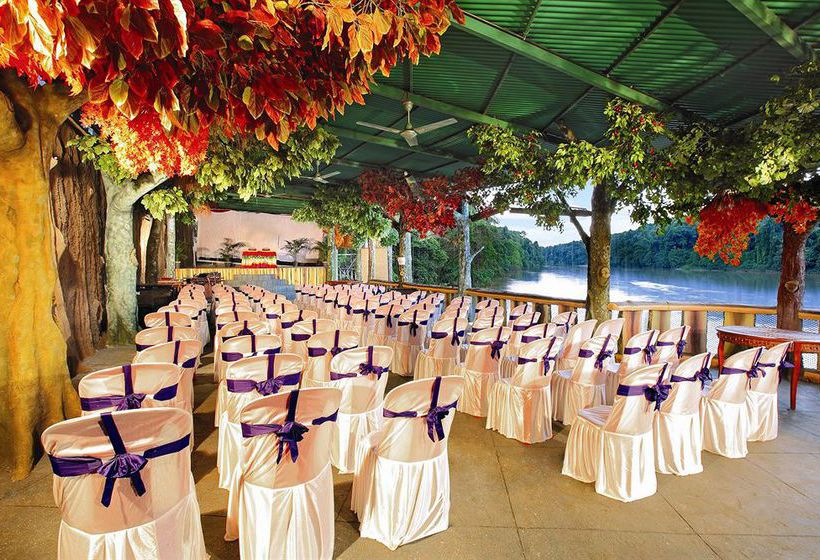 Hotel Emarald Ayurvedic Resort 7