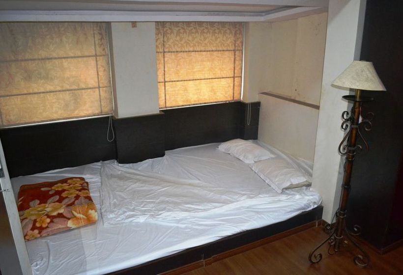 Hostel Travel Tunes 10