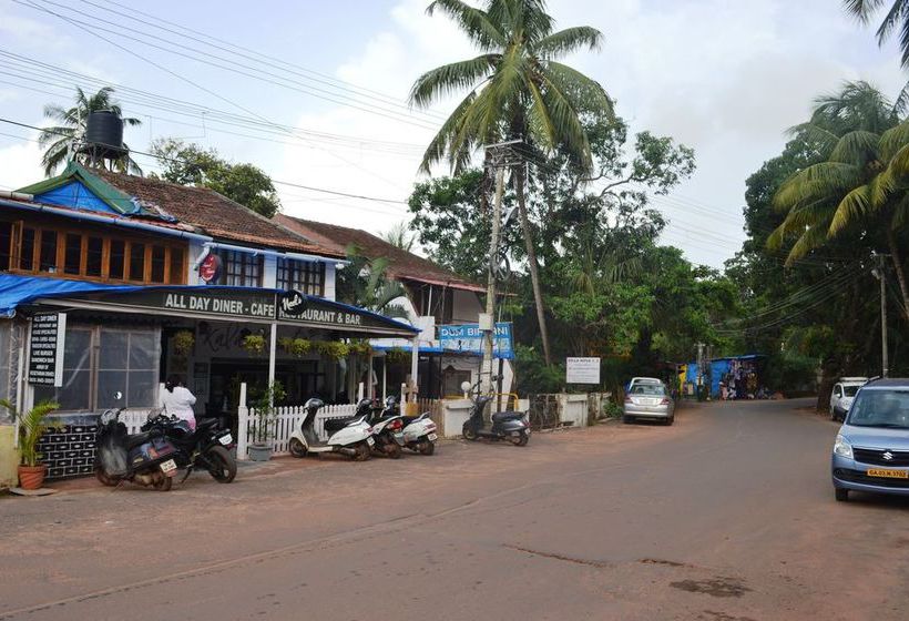 Hostel Travel Tunes 13