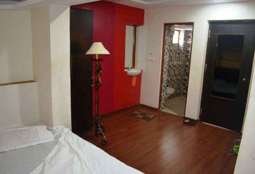 Hostel Travel Tunes 2