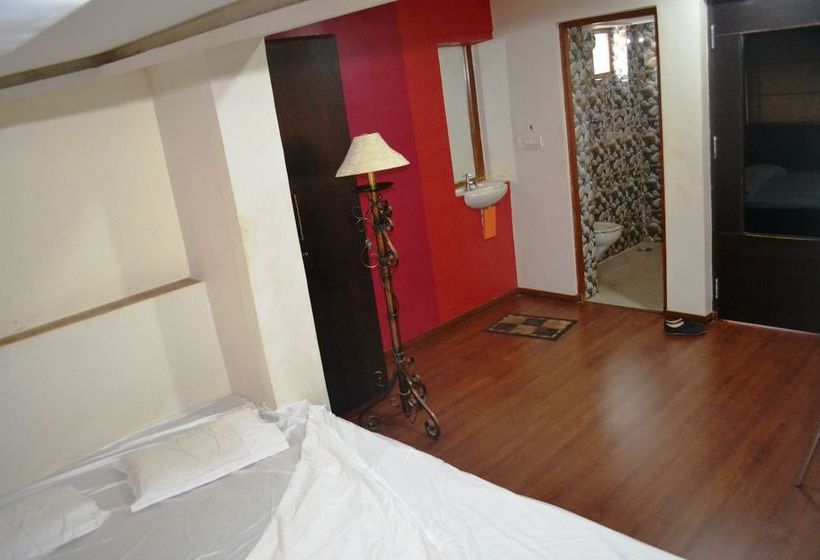 Hostel Travel Tunes 4