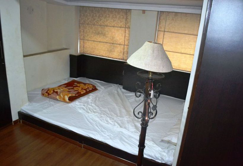 Hostel Travel Tunes 7