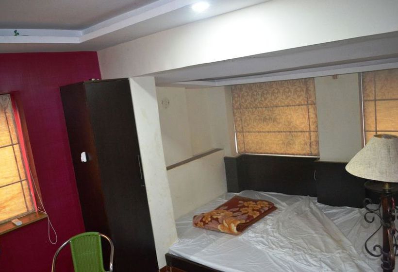 Hostel Travel Tunes 8