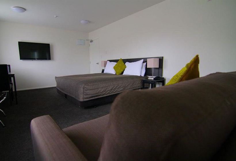 Airport Palms Motel 1