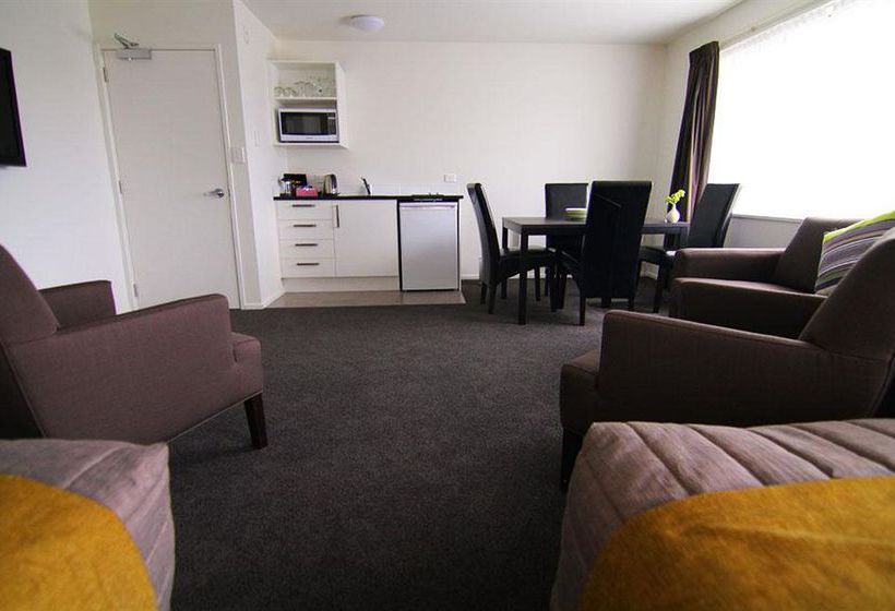 Airport Palms Motel 11