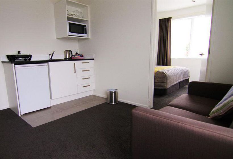 Airport Palms Motel 14