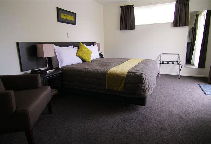 Airport Palms Motel 16