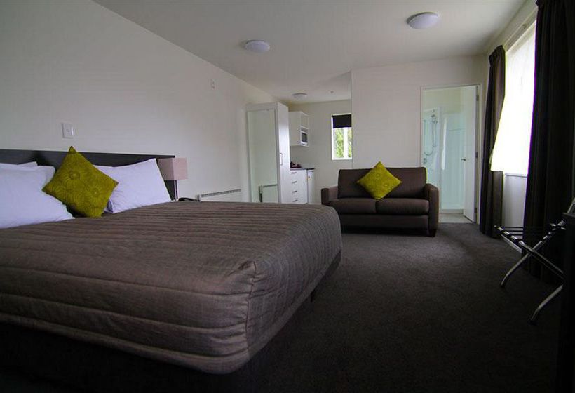 Airport Palms Motel 2