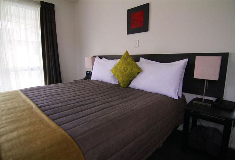 Airport Palms Motel 4