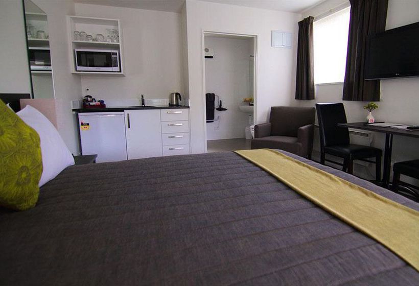 Airport Palms Motel 5