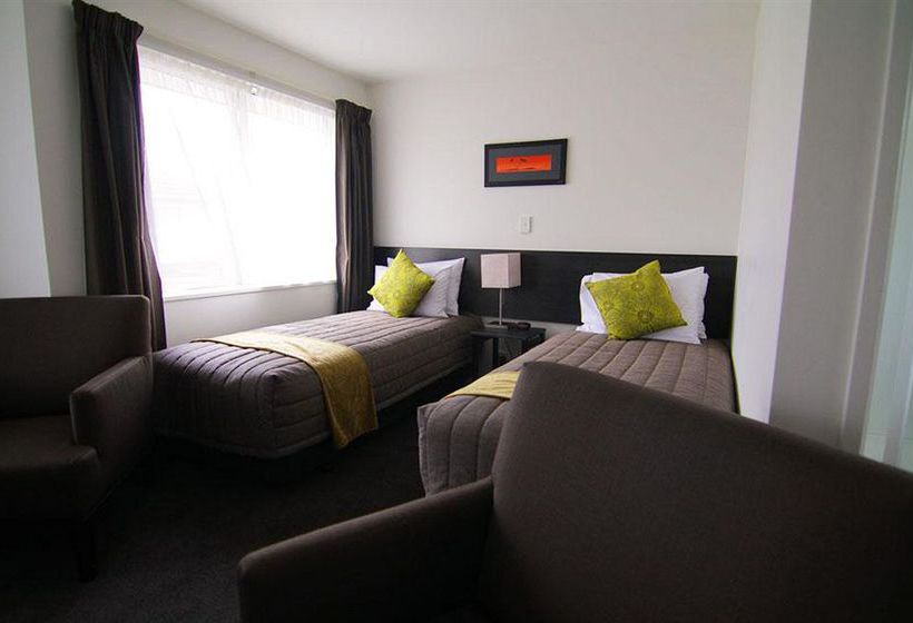 Airport Palms Motel 8