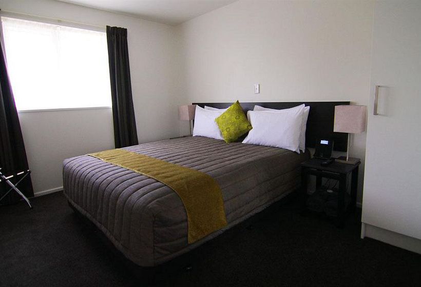 Airport Palms Motel 9