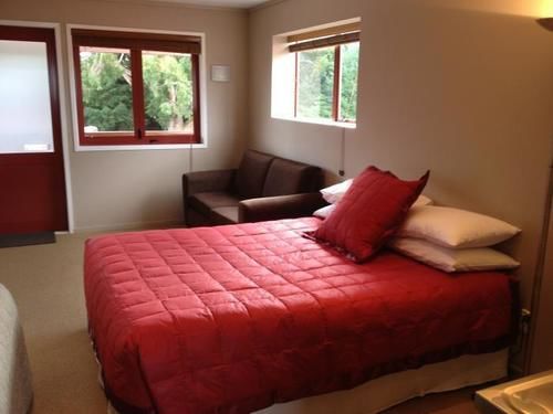 Motel Canoe Safaris Lodge 11