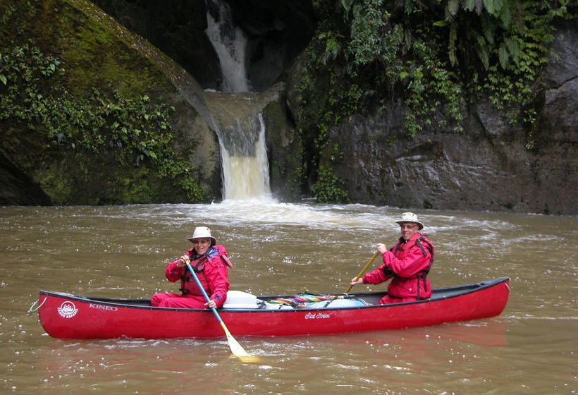 Motel Canoe Safaris Lodge 3