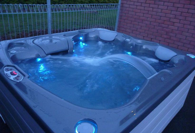 Motel Canoe Safaris Lodge 5