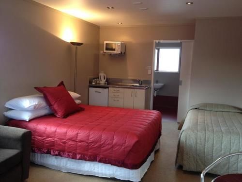 Motel Canoe Safaris Lodge 9