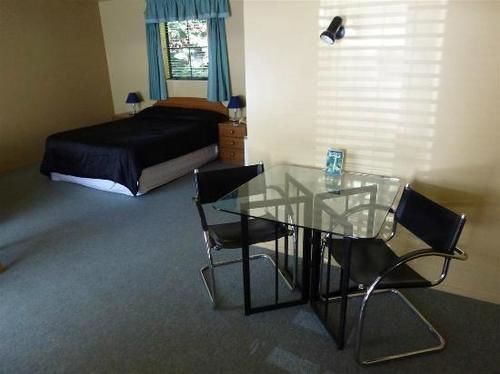 Glenalvon Lodge Motels 7