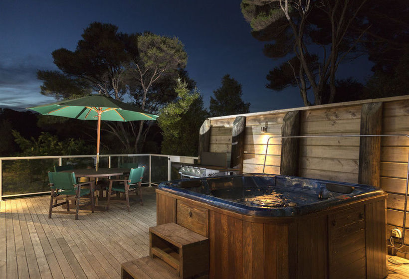 Russell View Apartments 15