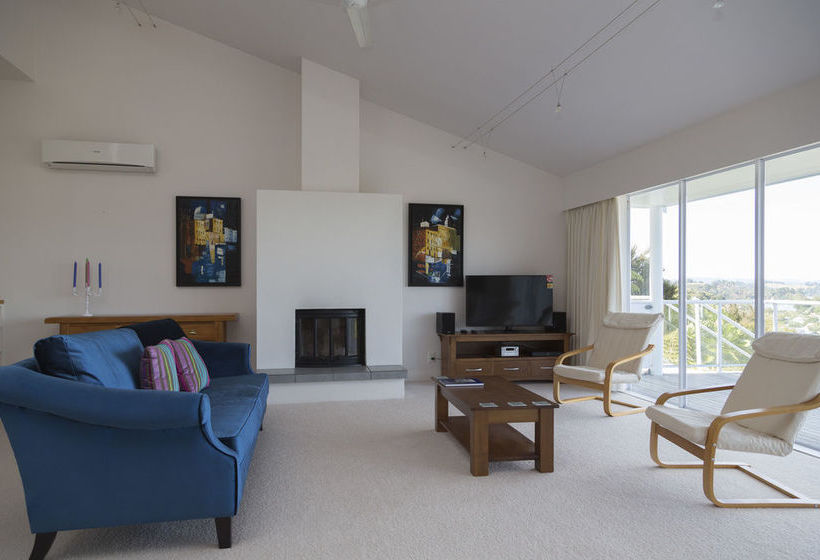 Russell View Apartments 16