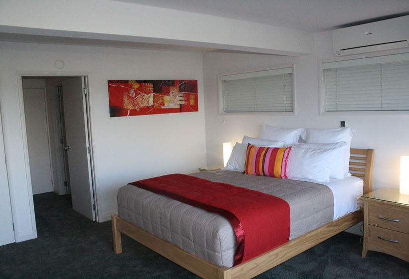 Russell View Apartments 5