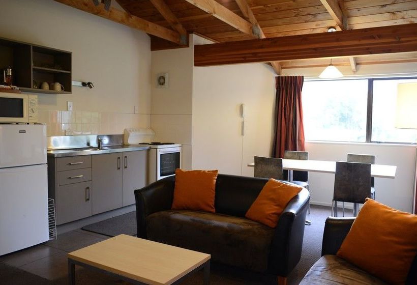 Hostel The Hobbit Motorlodge 12