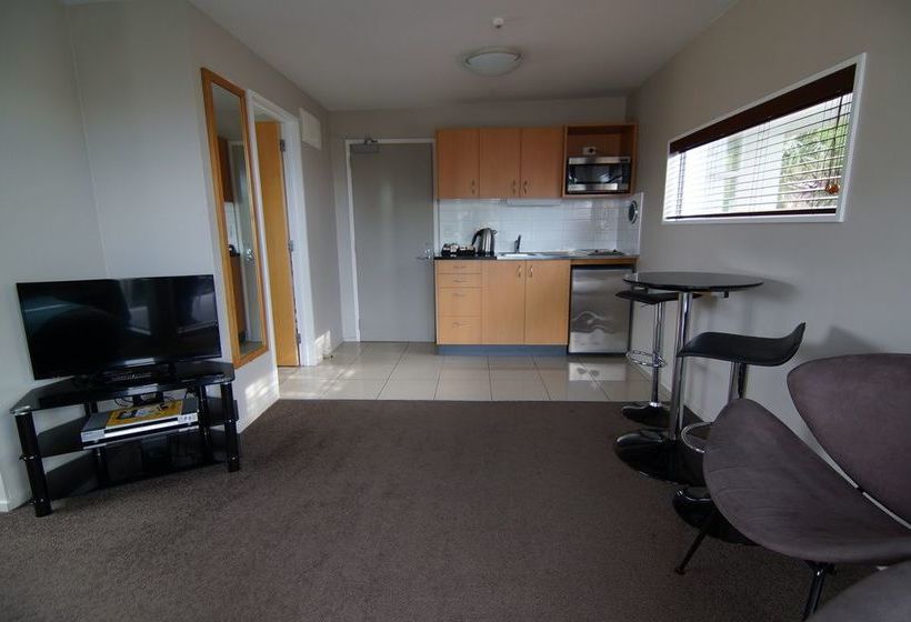 Sumner Bay Motel & Apartments 10