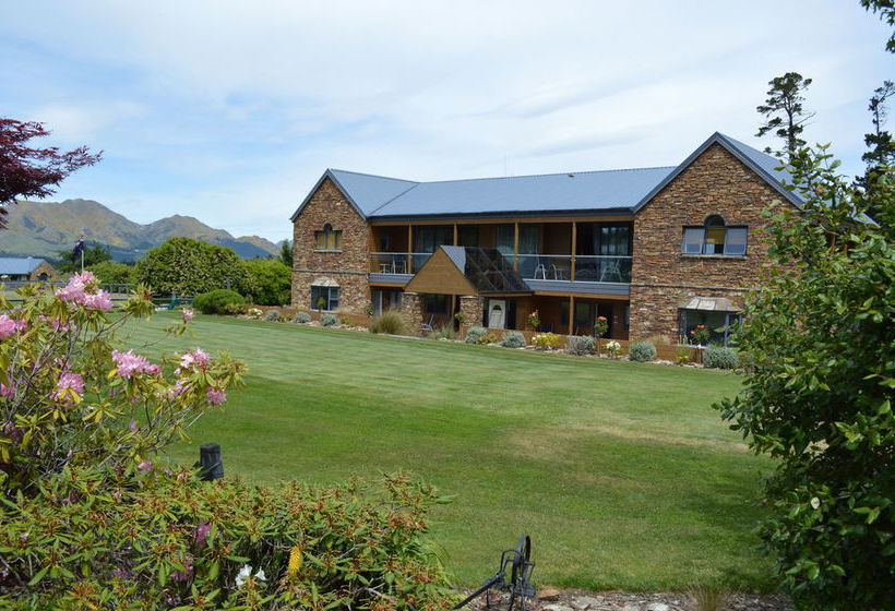 Amuri House Boutique Motel 8