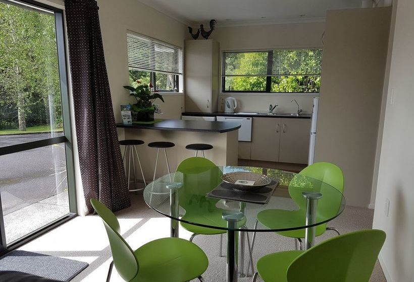 Birchgrove Cottage 10