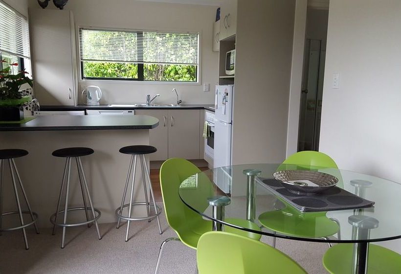 Birchgrove Cottage 11