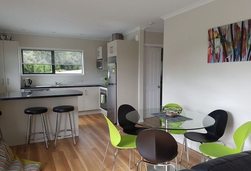 Birchgrove Cottage 12