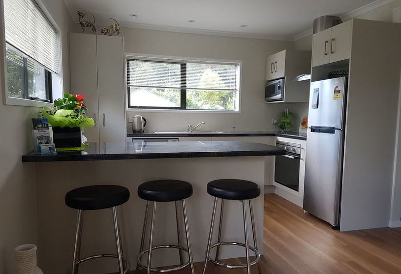 Birchgrove Cottage 13