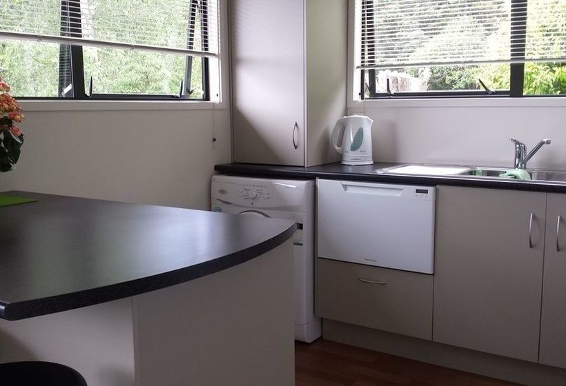 Birchgrove Cottage 14