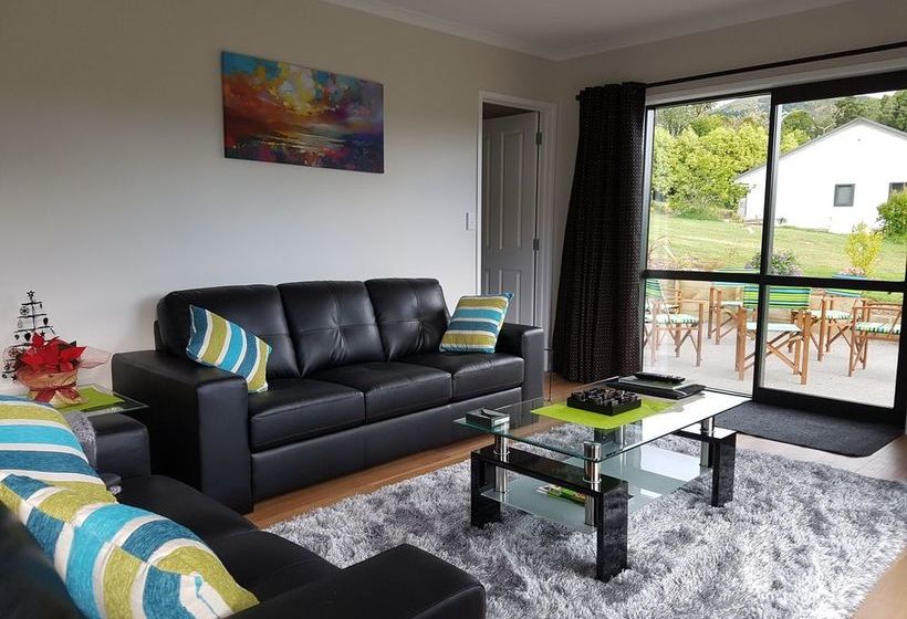 Birchgrove Cottage 16