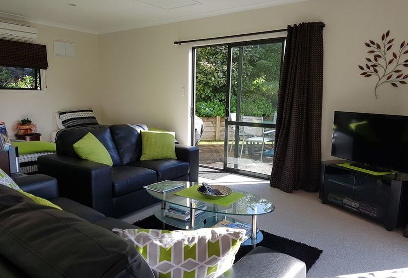 Birchgrove Cottage 17