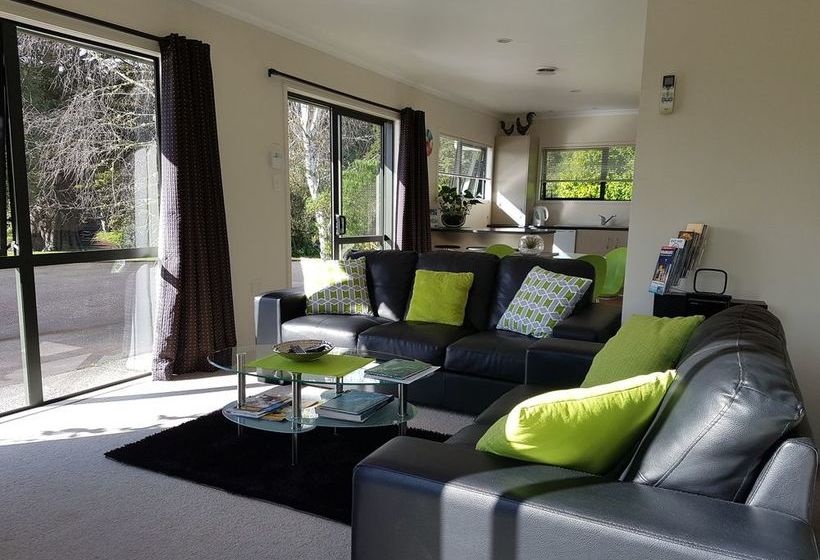 Birchgrove Cottage 18