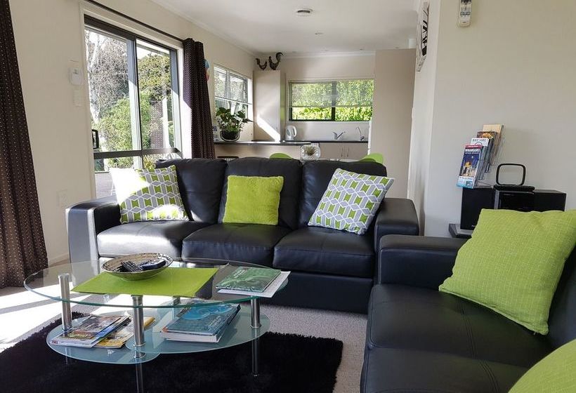 Birchgrove Cottage 19