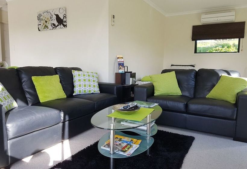 Birchgrove Cottage 20