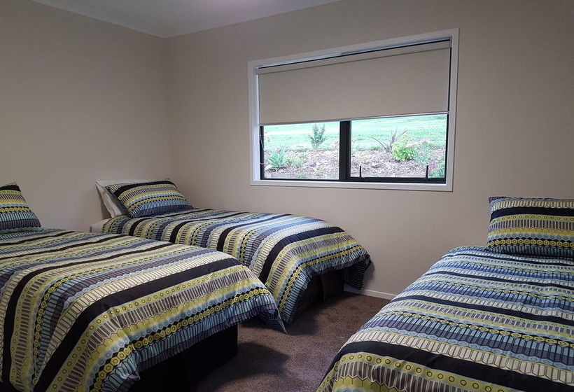 Birchgrove Cottage 6