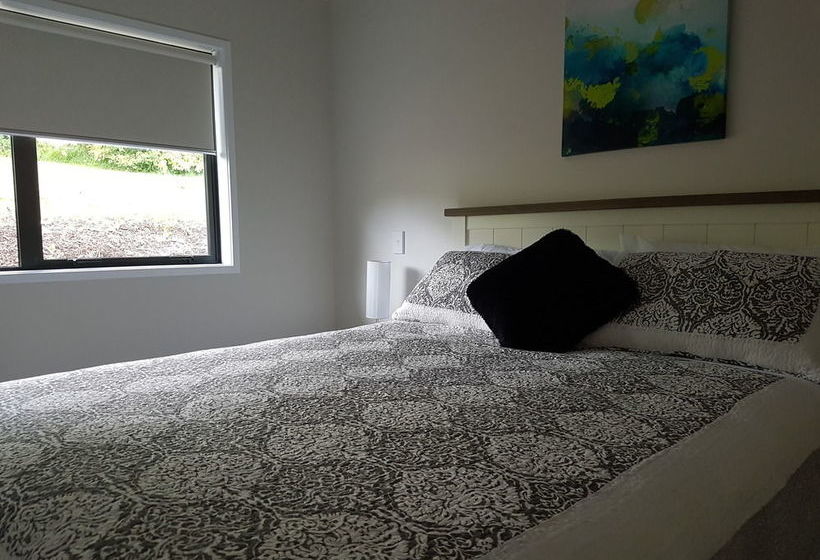 Birchgrove Cottage 7