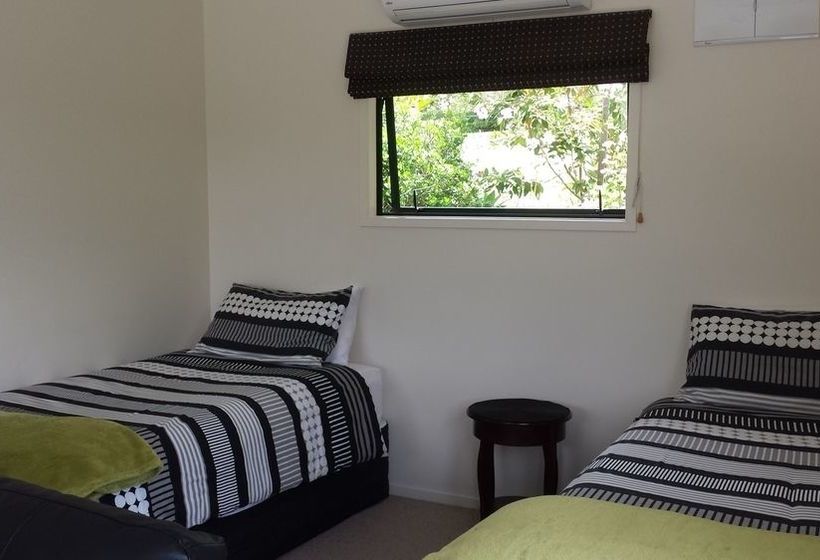 Birchgrove Cottage 8