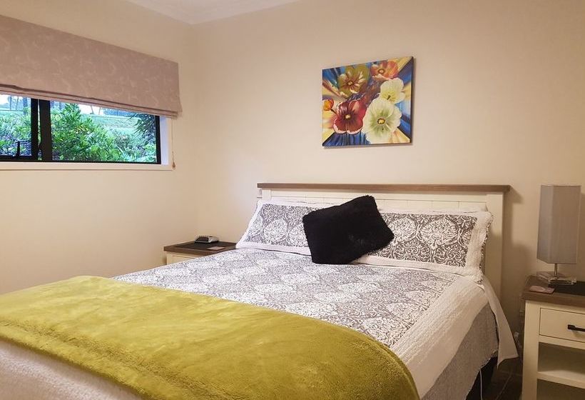 Birchgrove Cottage 9