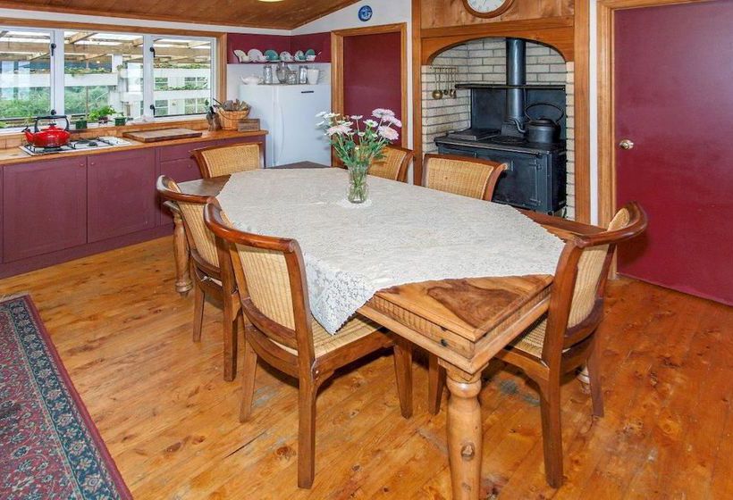 Pension Nightingale Falls Farmstay Retreat 1