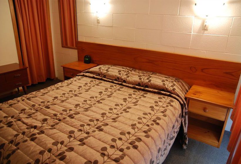 Manhattan Lodge Motel 10